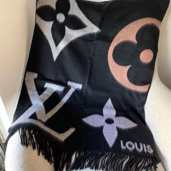 Louis Vuitton Scarf LV00061